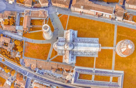 Foto de Overhead aerial view of Square of Miracles, Pisa. Piazza del Duomo from drone, Italy. - Imagen libre de derechos