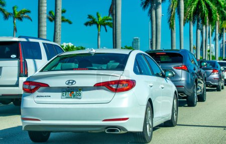 Téléchargez les photos : Miami, FL - February 25, 2016: Car traffic along the interstate to Miami Beach. - en image libre de droit