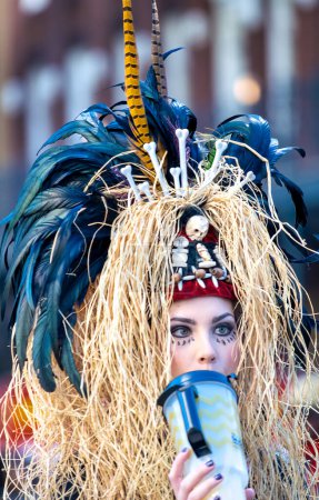 Téléchargez les photos : New Orleans, LA - February 9, 2016: Woman masked for Mardis Gras carnival parade. - en image libre de droit
