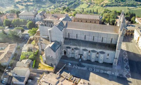 Foto de Orvieto, ciudad medieval del centro de Italia. Increíble vista aérea desde el dron - Imagen libre de derechos