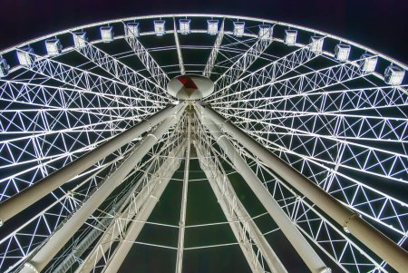 Téléchargez les photos : City Ferris Wheel at night. - en image libre de droit