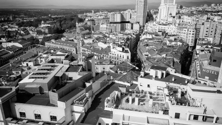Foto de Madrid, España. Vista aérea del centro de la ciudad. Edificios y monumentos principales en un día soleado. - Imagen libre de derechos