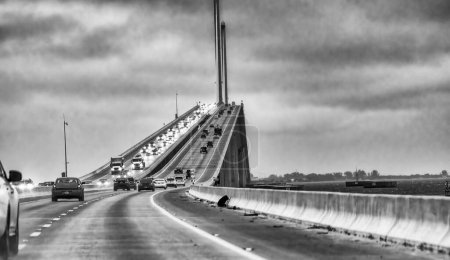Téléchargez les photos : St. Petersburg, FL - February 4, 2016: Car traffic along the bridge over the sea to St Petersburg. - en image libre de droit