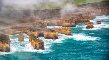 Téléchargez les photos : Vue aérienne des cheminées de calcaire des Douze Apôtres, Australie - en image libre de droit