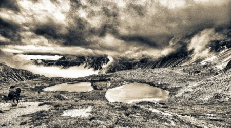 Foto de Tres picos de Lavaredo en temporada de verano, Alpes italianos. - Imagen libre de derechos