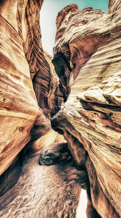 Foto de Antelope Canyon, EE.UU. Maravillosa vista de rocas y luz venidera
. - Imagen libre de derechos