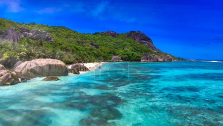 Téléchargez les photos : Vue Aérienne de Anse Source Argent Beach à La Digue, Îles Seychelles - Afrique. - en image libre de droit
