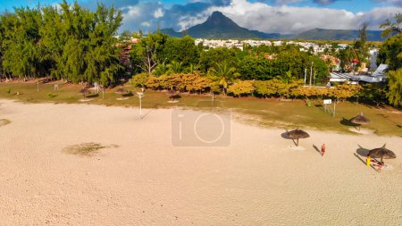 Téléchargez les photos : Aerial view of mountains and trees from Flic en Flac Beach, Mauritius Island. - en image libre de droit