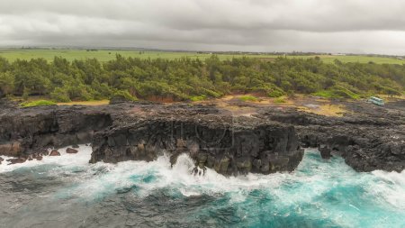 Foto de Pont Naturel, Mauritius Island. Beautiful arch rock formation from a drone viewpoint. - Imagen libre de derechos