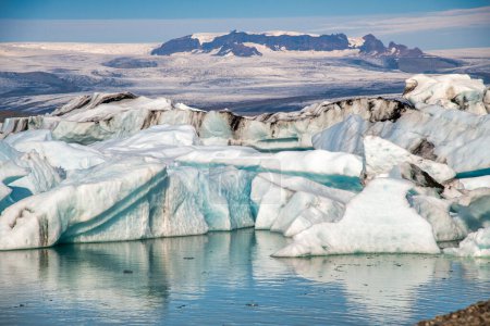 Téléchargez les photos : Icebergs dans la lagune de Jokulsarlon en saison estivale, Islande. - en image libre de droit