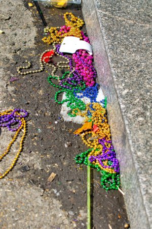 Foto de Colorful beads abandoned along the streets of New Orleans on Mardi Gras day. - Imagen libre de derechos