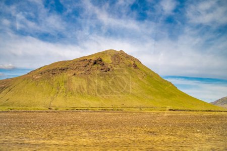 Foto de Montañas de Landmannalaugar en temporada de verano, Islandia
. - Imagen libre de derechos