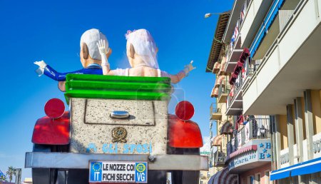 Téléchargez les photos : Viareggio, Italy - February 10, 2013: Detail of a Float at the famous Carnival parade. - en image libre de droit