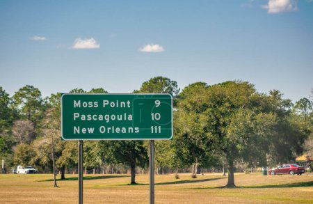 Téléchargez les photos : Panneaux routiers interétatiques approchant la Nouvelle-Orléans. - en image libre de droit