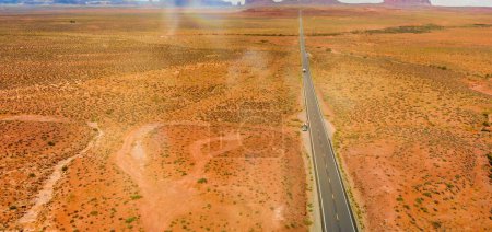 Téléchargez les photos : Route vers la vallée du Monument, vue aérienne depuis drone - États-Unis - en image libre de droit