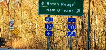 Téléchargez les photos : Baton Rouge - Panneau routier inter-états de la Nouvelle-Orléans, Louisiane. - en image libre de droit