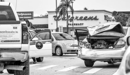 Téléchargez les photos : Coral Gables, FL - February 1, 2016: Rear part of the car destroyed in an accident. - en image libre de droit