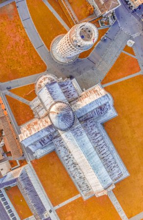 Foto de Overhead aerial view of Pisa Cathedral and Tower in Square of Miracles. Piazza del Duomo from drone, Italy. - Imagen libre de derechos