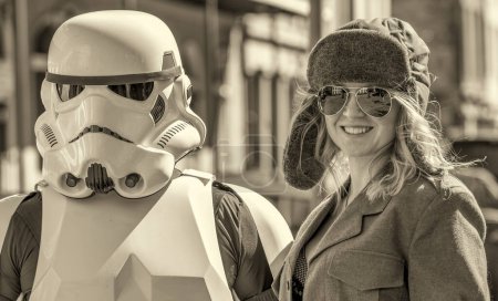 Foto de NUEVOS ORLEANES, LA - 9 DE FEBRERO DE 2016: Desfile de carnaval con gente enmascarada con disfraz de Star Wars - Imagen libre de derechos
