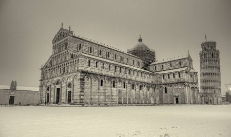 Foto de Pisa under the snow. Famous landmarks and monuments of Field of Miracles after a snowstorm. - Imagen libre de derechos