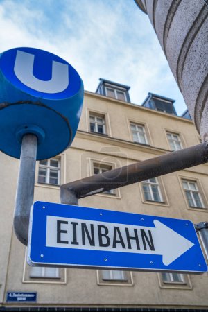 Téléchargez les photos : Panneau à sens unique à Vienne, Autriche. - en image libre de droit