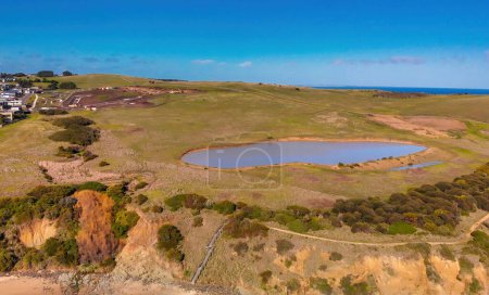 Téléchargez les photos : Vue aérienne du littoral de San Remo près de Phillip Island, Australie. - en image libre de droit