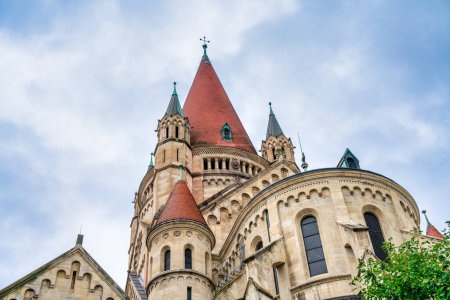 Téléchargez les photos : Eglise Saint François d'Assise à Vienne, vue extérieure. - en image libre de droit