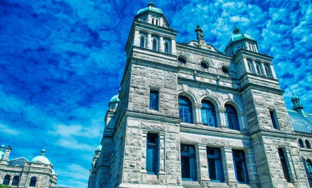 Foto de British Columbia Parliament Buildings en un hermoso día soleado, Victoria - BC, Canadá - Imagen libre de derechos