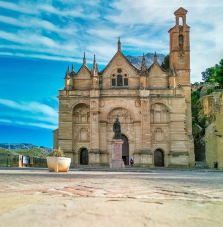 Téléchargez les photos : Vue Aérienne de L'église Santa Maria la Mayor à Antequera, Andalousie. - en image libre de droit