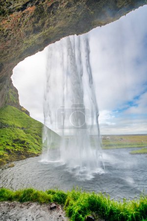 Téléchargez les photos : Seljalandfoss waterfalls in summer season, Iceland. - en image libre de droit