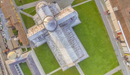 Téléchargez les photos : Downward aerial view of Pisa Cathedral in Square of Miracles. Piazza del Duomo from drone, Italy. - en image libre de droit