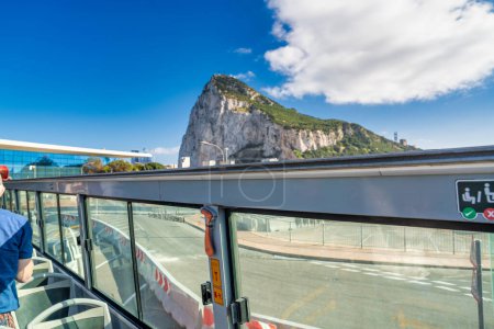 Téléchargez les photos : Bus pour Gibraltar, visite guidée. - en image libre de droit