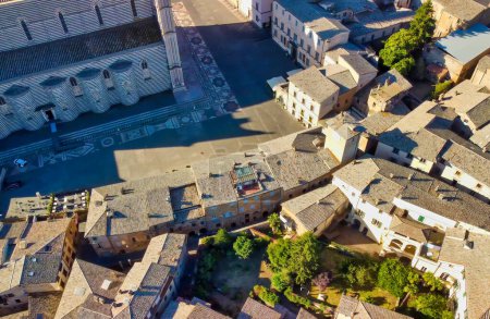Foto de Orvieto, ciudad medieval del centro de Italia. Increíble vista aérea desde el dron - Imagen libre de derechos