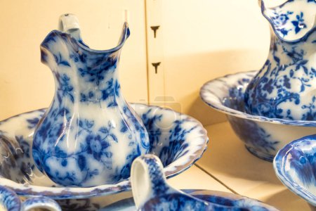 Téléchargez les photos : Vienne, Autriche - 21 août 2022 : Collections de vaisselle en porcelaine du Musée Sissi. - en image libre de droit