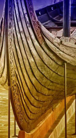 Téléchargez les photos : Ancient Viking Ship in Oslo Museum. - en image libre de droit