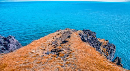 Téléchargez les photos : Belle côte et formations rocheuses à Londrangar, Islande. - en image libre de droit