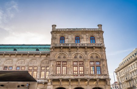 Téléchargez les photos : Vue extérieure d'un vieux bâtiment de Vienne. - en image libre de droit