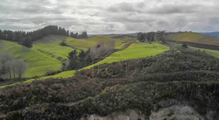 Téléchargez les photos : Vue aérienne du paysage de Turangi au coucher du soleil, Nouvelle-Zélande. - en image libre de droit