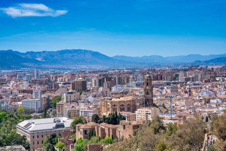 Téléchargez les photos : Vue aérienne de Malaga skyline - Andalousie. - en image libre de droit