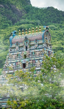Téléchargez les photos : Mahe, Seychelles. Temple hindou dans la ville de Victoria le jour, vue religieuse aux Seychelles - en image libre de droit