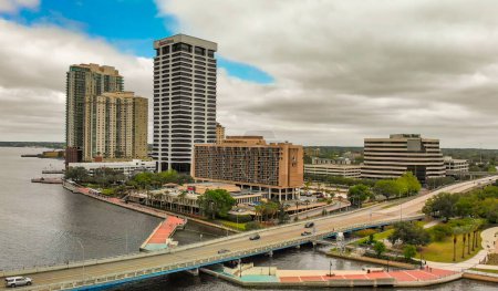 Téléchargez les photos : Jacksonville, Florida - April 2018: Aerial view of city skyline from drone viewpoint. - en image libre de droit