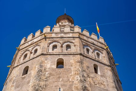 Téléchargez les photos : En haut de la Tour d'Or à Séville. Torre del Oro. - en image libre de droit