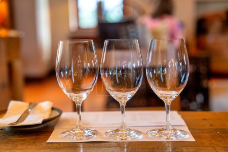 Téléchargez les photos : Dégustation de vin verres à vin, Australie occidentale. - en image libre de droit