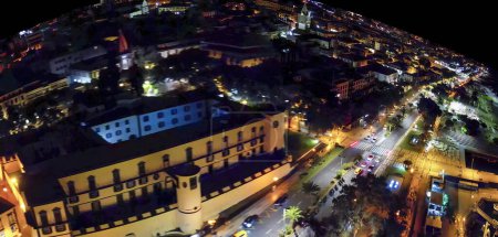 Téléchargez les photos : Aerial view of Funchal at night, Madeira - Portugal Island. - en image libre de droit