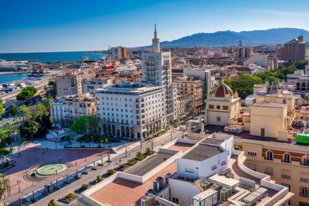 Foto de Málaga, España - 14 de abril de 2023: Vista aérea del horizonte de Málaga en un día soleado. - Imagen libre de derechos