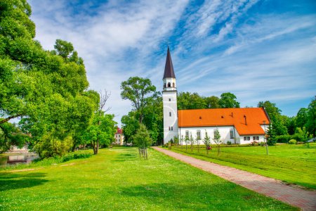 Foto de Una iglesia en Sigulda, Letonia. - Imagen libre de derechos