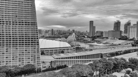 Téléchargez les photos : Singapour Vue aérienne de la région de Marina Bay par temps couvert. - en image libre de droit