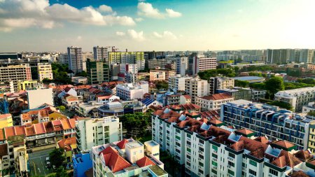 Téléchargez les photos : Vue aérienne des bâtiments et des toits de Singapour. - en image libre de droit