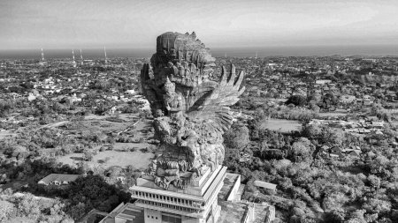 Foto de Increíble vista aérea de Patung Garuda Wisnu Kencana en Bali, Indonesia - Imagen libre de derechos