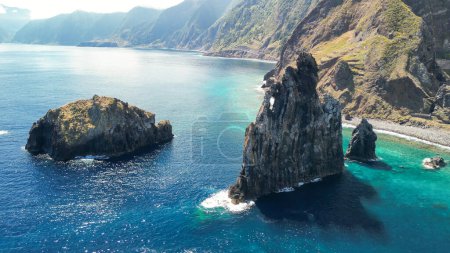 Téléchargez les photos : Aerial view of tall lava rocks in ocean, islet towers in Ribeira da Janela, Madeira, Portugal. - en image libre de droit